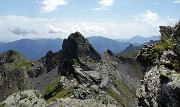 72 Valletto tra cresta di salita dal Monte di Sopra a dx e Trbortoi a sx
